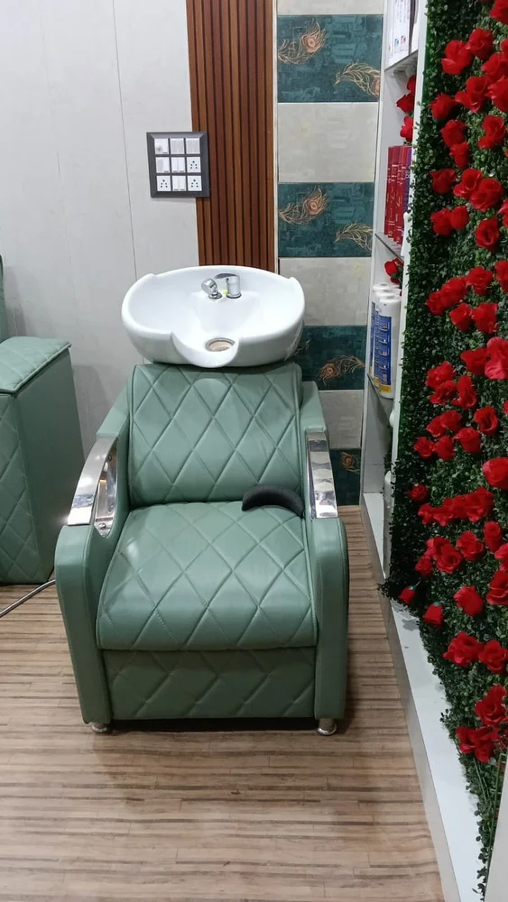 Plane Shampoo Station - Image 3